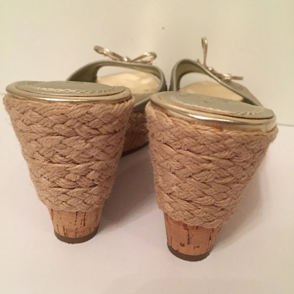 GUESS SHOES WEDGE PLATFORM SLIDES SANDALS GOLD GLITTER ROPE SIDES Size 7.5